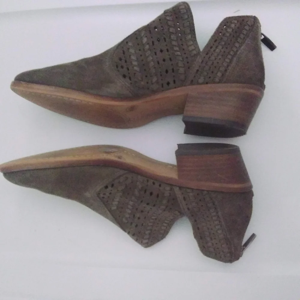 Vince Camuto Prasata Ankle Boots - Picture 2 of 13